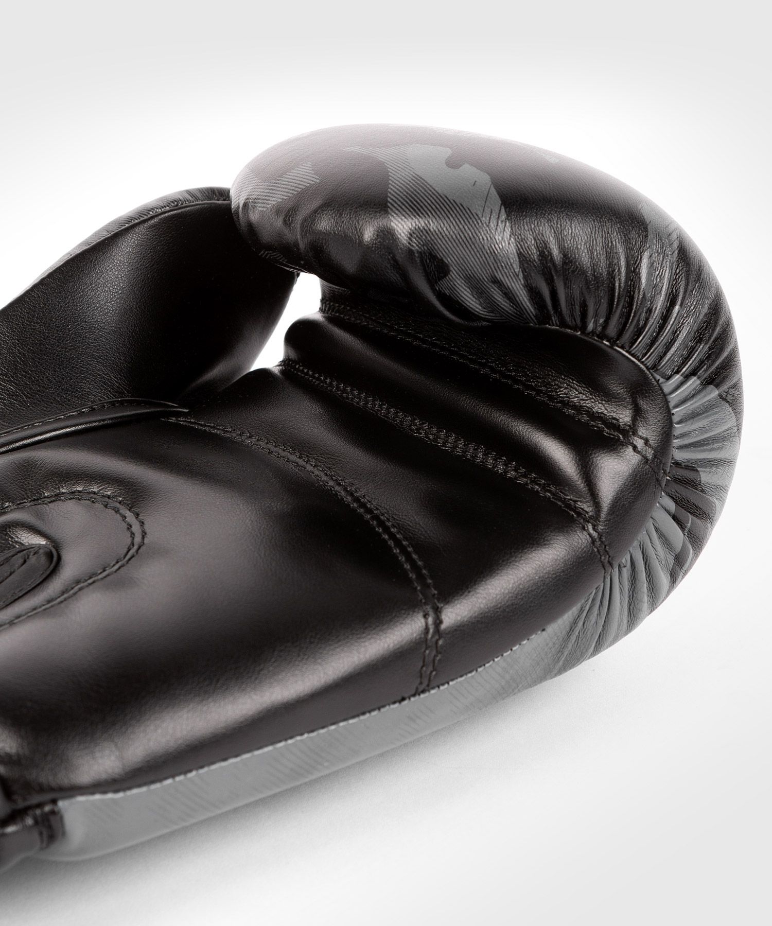VENUM DEFENDER CONTENDER 2.0 BOXING GLOVES - BLACK BLACK​